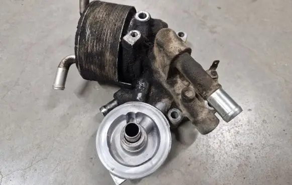 Mitsubishi L200 Oil filter mounting bracket
