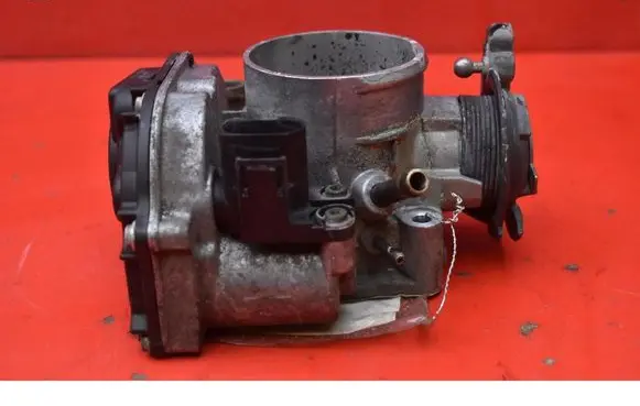 Volkswagen PASSAT B5 Throttle body valve 058133063H
