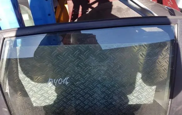 Ford Fiesta Rear door window glass