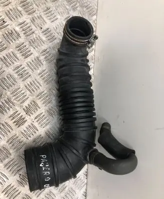 Mitsubishi Pajero Air intake hose/pipe