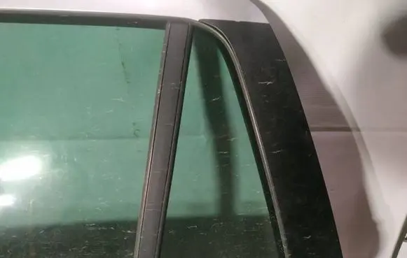 Opel Astra H Rear vent window glass as3
