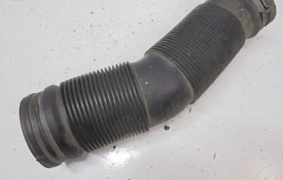 Skoda Fabia Mk2 (5J) Air intake hose/pipe 6Q0129684B