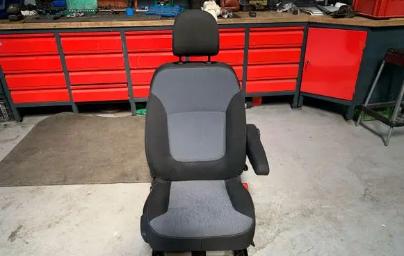 Renault Trafic III (X82) Front passenger seat 