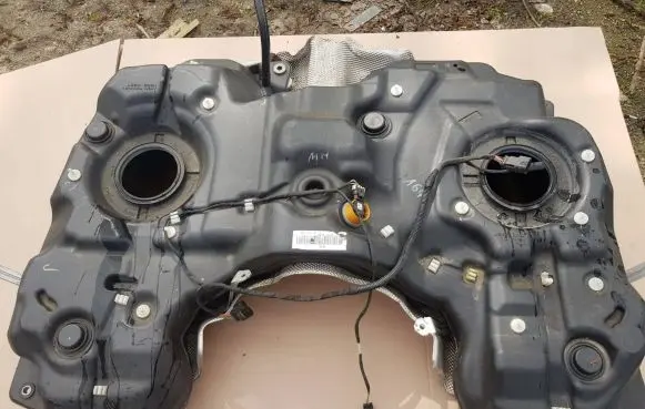 Mercedes-Benz GL X164 Fuel tank A1644710101