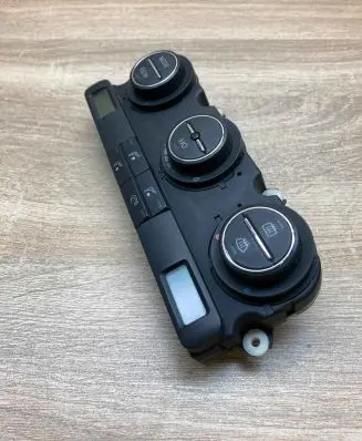 Volkswagen Golf V Climate control unit 74641420