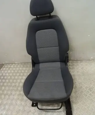 Mitsubishi Colt Front passenger seat 