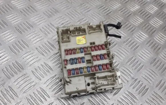 Nissan Primera Fuse box set 24350AV700