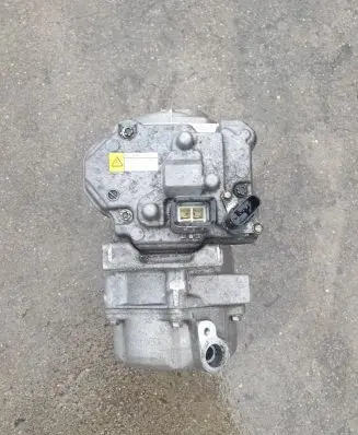 Toyota RAV 4 (XA40) Air conditioning (A/C) compressor (pump) 0422000533 ES27C 7U04081