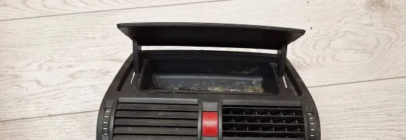 Skoda Octavia Mk2 (1Z) Dash center air vent grill 1Z0820951