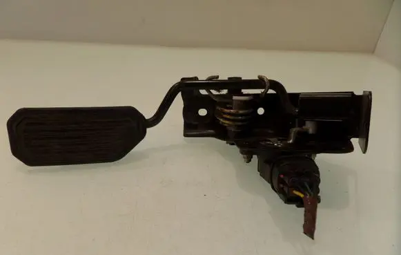 Toyota Avensis T250 Accelerator throttle pedal 8928135020 1983003020