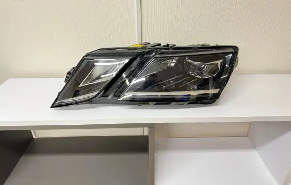 Skoda Octavia Mk3 (5E) Headlight/headlamp 5E1941015D 030110423100 LE15A6369