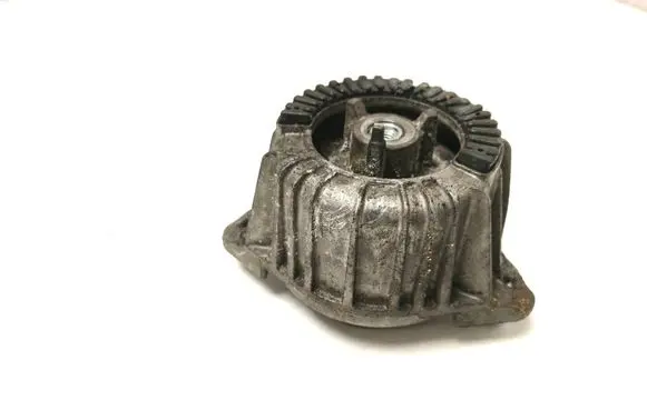 Mercedes-Benz E W212 Engine mount bracket A2042402317