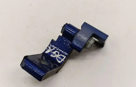 Alfa Romeo Stelvio Rear door lower hinge