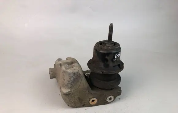 Engine mounting bracket