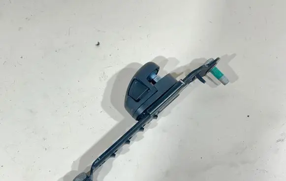 Chrysler Pacifica Seat belt adjustment rail 5LA64DX9AB