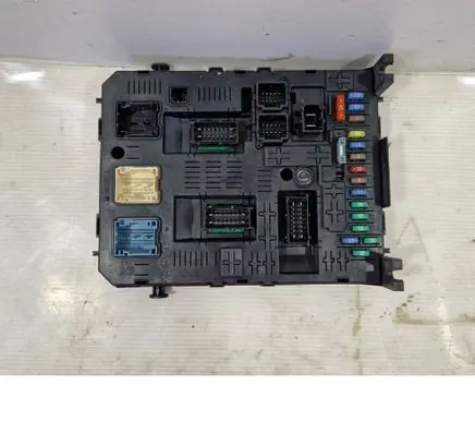 Peugeot 308 Fuse module 281197595 966689578002 20977771