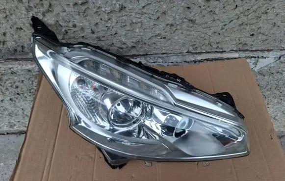 Peugeot 208 I Headlight/headlamp 