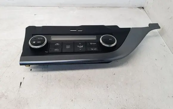 Toyota Auris E180 Climate control unit 75F542