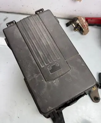 Battery box tray