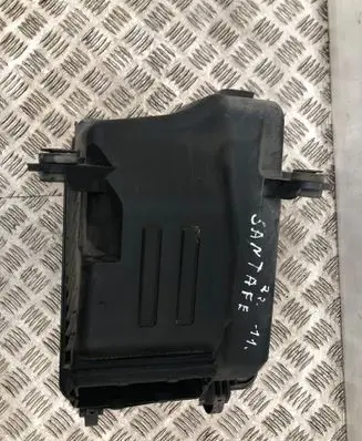 Hyundai Santa Fe Air filter box 281002P300