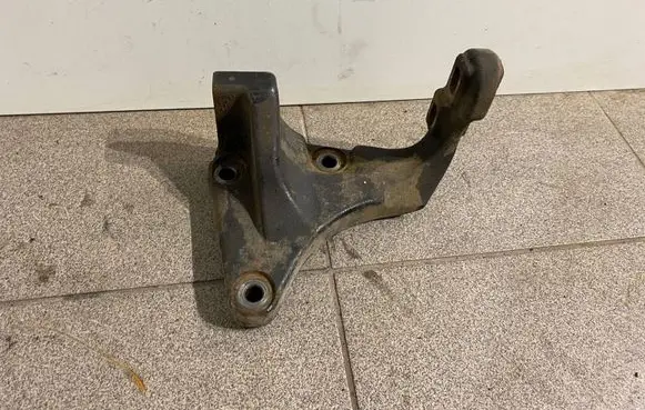 Fiat Freemont Engine mounting bracket 05146747AA
