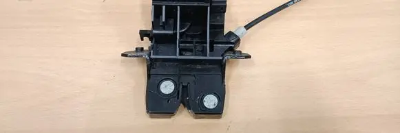 Mercedes-Benz E W211 Loading door lock A1717500085 A1717500185