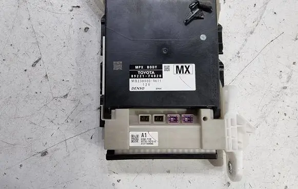 Toyota C-HR I Comfort/convenience module 89221F4020 MB2380009611
