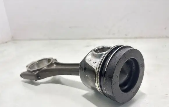 Volkswagen Golf VII Piston with connecting rod 03LA