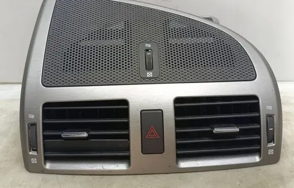 Toyota Avensis T270 Dash center air vent grill 5567005090