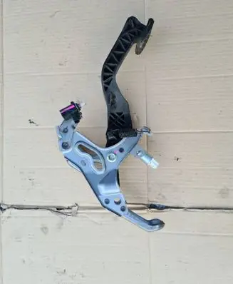 Toyota Verso-S Clutch pedal 