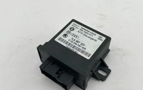 Volkswagen Touareg I Light module LCM 7L6907357 5WK49171