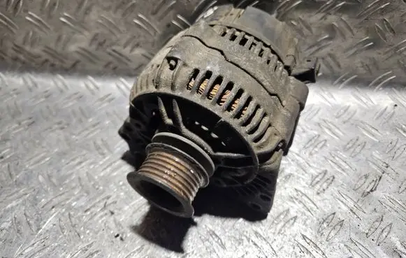 Volkswagen Golf III Generator/alternator 028903025H