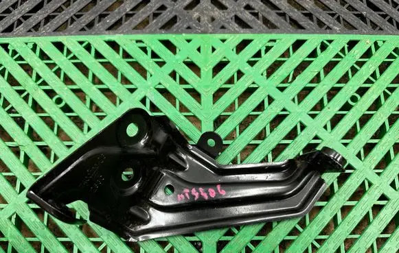 BMW X3 G01 Fender mounting bracket 7400220