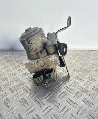 Toyota Land Cruiser (HDJ90) ABS Pump 4451060030