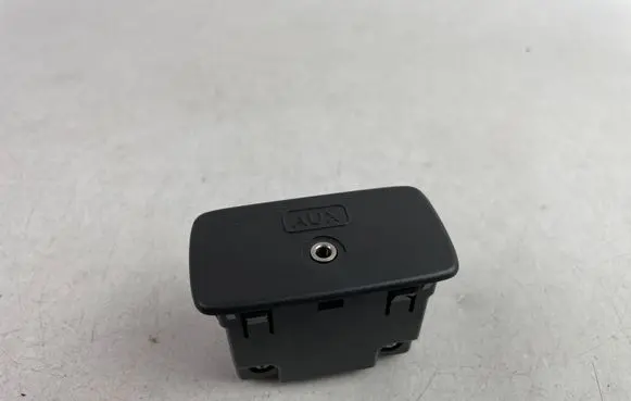 Subaru Outback AUX in-socket connector