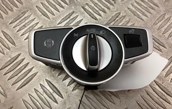 Mercedes-Benz X-class W470 Light switch A4709051700