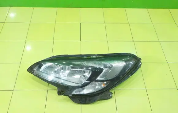 Opel Corsa E Headlight/headlamp 1LF011830