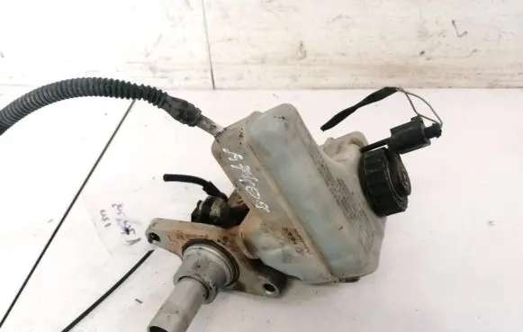 Master brake cylinder