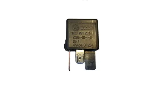 Volkswagen PASSAT B6 Other relay 1K0951253A