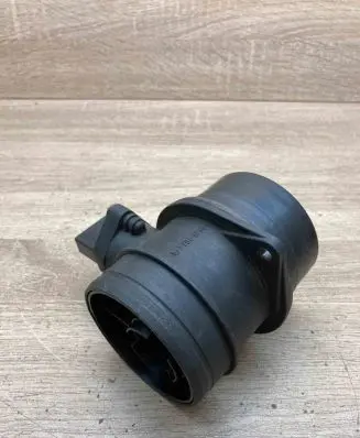 Volkswagen Golf V Mass air flow meter 0281002461