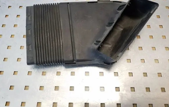 Audi A4 S4 B7 8E 8H Air intake duct part 8E0129617D