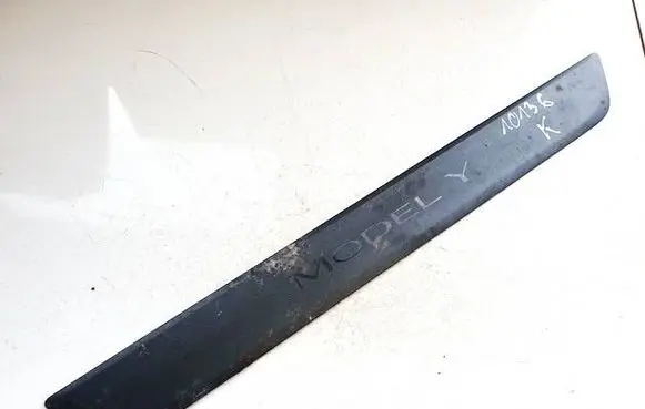 Tesla Model Y Front sill trim cover 177528