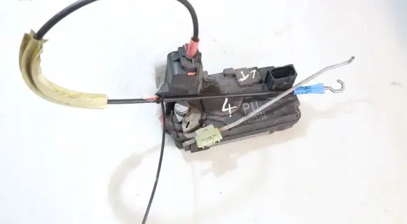 Opel Zafira B Rear door lock
