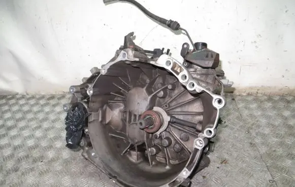 Volvo S60 Manual 5 speed gearbox 1285405 HU1R-7002-GEA
