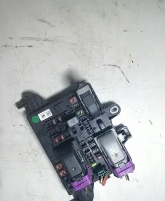 Opel Insignia A Fuse module 13277322