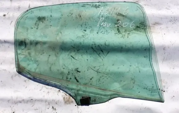 Peugeot 206 Rear door window glass