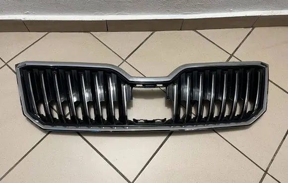 Skoda Superb B8 (3V) Front bumper upper radiator grill 3V0853653B