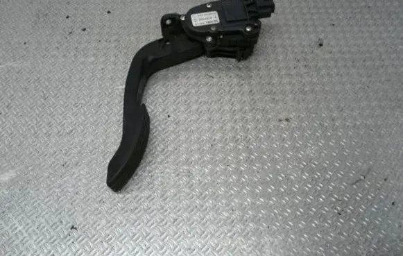 Renault Twingo II Accelerator throttle pedal 8200426241E 6PV00908504