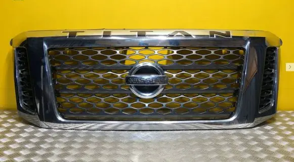 Nissan Titan Front bumper upper radiator grill