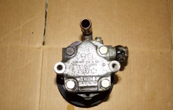 Volkswagen Golf IV Power steering pump 1J0422154B